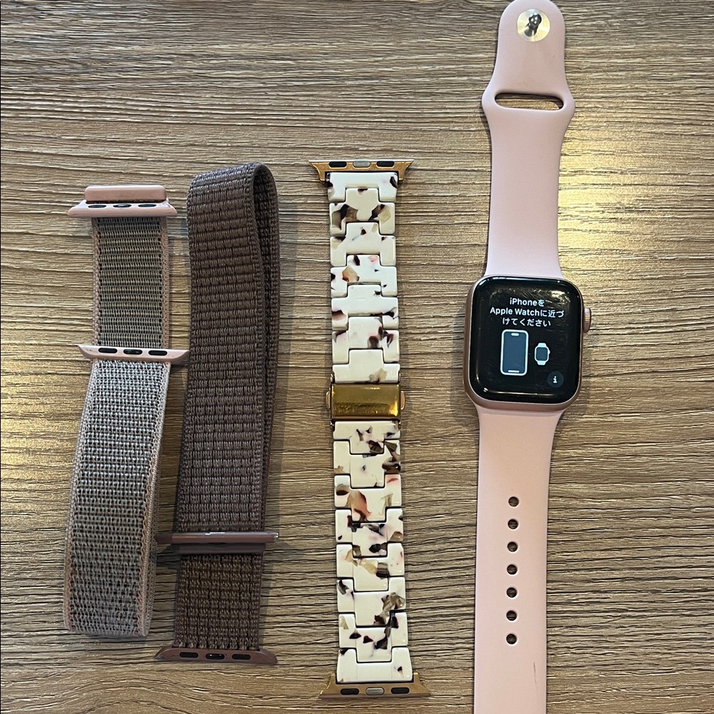Apple Smartwatch and bands - Picture 4 of 6